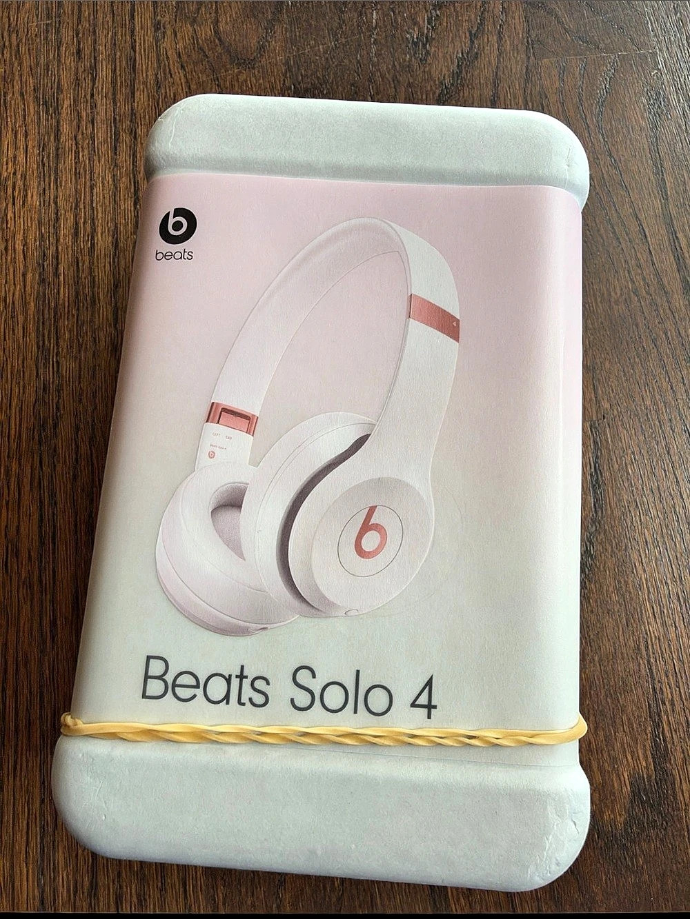 Beats Solo 4 On-Ear Headphones in White & Pink Like New